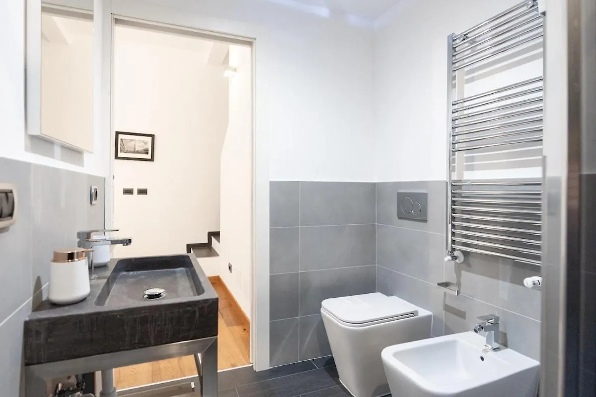 מילאנו Design Apartment I Steps From Fair & Metro 0*,