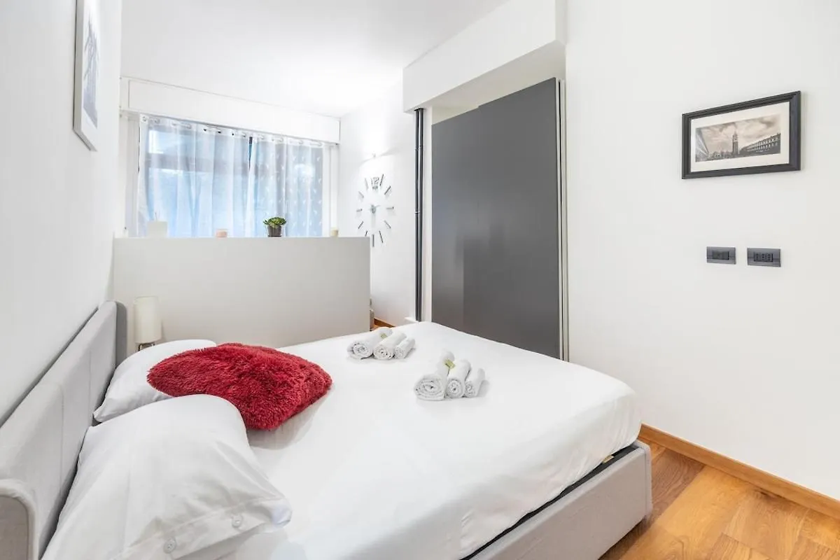 מילאנו Design Apartment I Steps From Fair & Metro